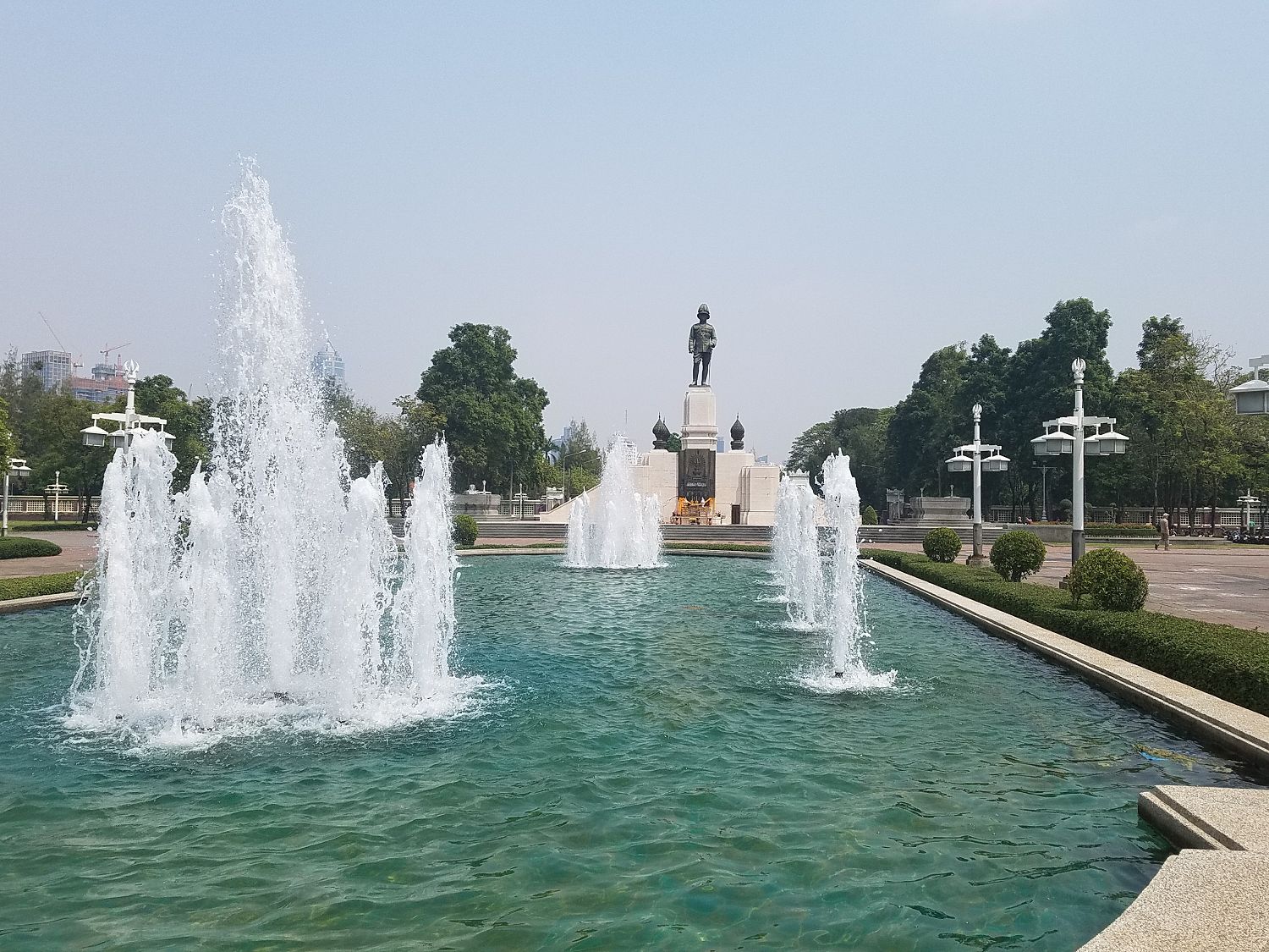 VI. Rama Király szobra